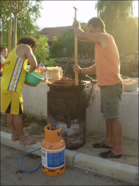 (8)